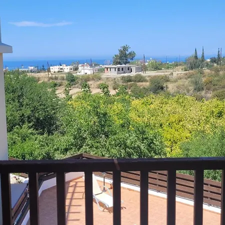 Vakantiehuis Spaciouseaview Townhouse With Rooftop Lounge Argaka